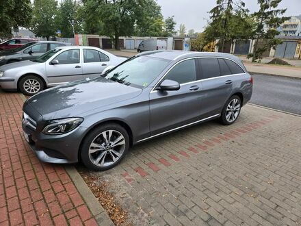 Мерседес Ц-Класс 2018 в Европе на Automoto.ua Серый Мерседес Ц-Класс, объемом двигателя 1.99 л и пробегом 40940 тыс. км за 110000 $, фото 1 на Automoto.ua