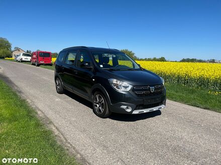Дачия Лоджи 2022 в Европе на Automoto.ua Серый Дачия Лоджи, объемом двигателя 1 л и пробегом 35 тыс. км за 12083 $, фото 1 на Automoto.ua