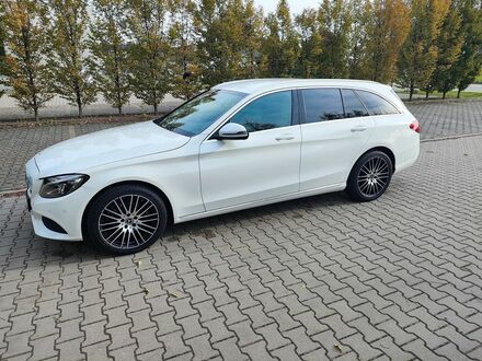Мерседес Ц-Класс 2017 в Европе на Automoto.ua Белый Мерседес Ц-Класс, объемом двигателя 1.6 л и пробегом 60 тыс. км за 71000 $, фото 1 на Automoto.ua
