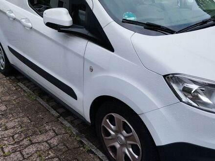 Форд Транзит Курьер 2017 в Европе на Automoto.ua Форд Транзит Курьер, объемом двигателя 0 л и пробегом 60 тыс. км за 6800 $, фото 1 на Automoto.ua