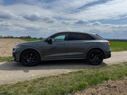 Ауди RS Q8 2023 в Европе на Automoto.ua Серый Ауди RS Q8, объемом двигателя 4 л и пробегом 24 тыс. км за 119145 $, фото 1 на Automoto.ua