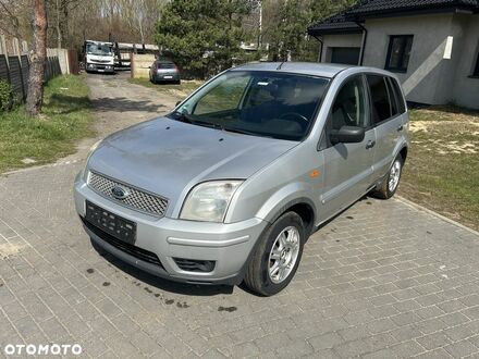 Форд Фьюжн 2004 в Европе на Automoto.ua Серый Форд Фьюжн, объемом двигателя 1 л и пробегом 197 тыс. км за 4900 $, фото 1 на Automoto.ua