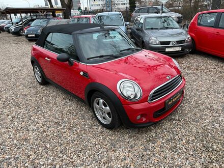 Мини One Cabrio 2011 в Европе на Automoto.ua Красный Мини One Cabrio, объемом двигателя 1.6 л и пробегом 116 тыс. км за 7614 $, фото 1 на Automoto.ua
