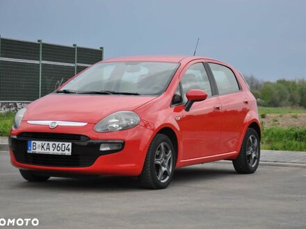 Фіат Пунто Ево 2011 у Європі на Automoto.ua Червоний Фіат Пунто Ево, об'ємом двигуна 1 л та пробігом 195 тис. км за 4310 $, фото 1 на Automoto.ua