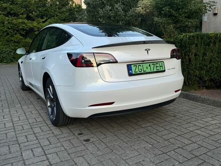 Тесла Модель 3 2022 в Европе на Automoto.ua Белый Тесла Модель 3, объемом двигателя 0 л и пробегом 56 тыс. км за 31477 $, фото 1 на Automoto.ua