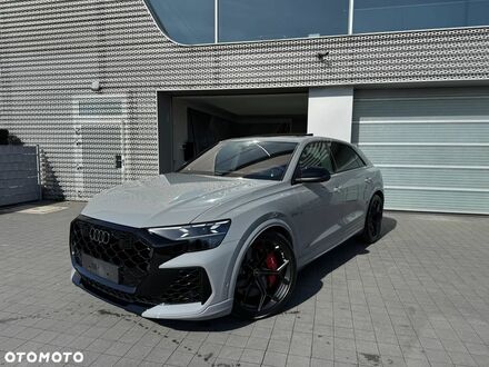 Ауди RS Q8 2025 в Европе на Automoto.ua Серый Ауди RS Q8, объемом двигателя 4 л и пробегом 10 тыс. км за 910455 $, фото 1 на Automoto.ua