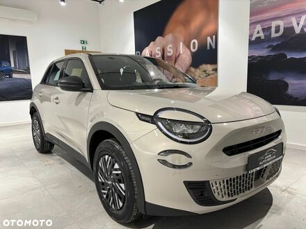 Фиат 600 2025 в Европе на Automoto.ua Бежевый Фиат 600, объемом двигателя 1 л и пробегом 1 тыс. км за 90320 $, фото 1 на Automoto.ua
