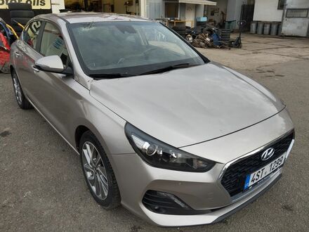 Сірий Хендай i30, об'ємом двигуна 1.35 л та пробігом 32 тис. км за 6956 $, фото 1 на Automoto.ua