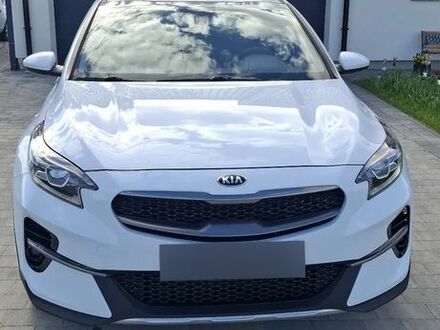 Киа XCeed 2020 в Европе на Automoto.ua Белый Киа XCeed, объемом двигателя 1 л и пробегом 99 тыс. км за 18015 $, фото 1 на Automoto.ua