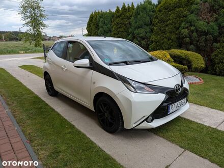 Тойота Айго 2017 в Европе на Automoto.ua Белый Тойота Айго, объемом двигателя 1 л и пробегом 33 тыс. км за 7967 $, фото 1 на Automoto.ua