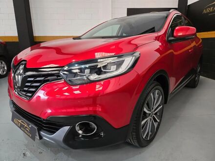 Рено Kadjar 2016 в Европе на Automoto.ua Красный Рено Kadjar, объемом двигателя 1.6 л и пробегом 140 тыс. км за 18058 $, фото 1 на Automoto.ua
