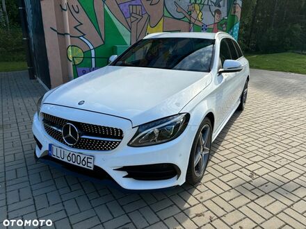 Мерседес Ц-Класс 2016 в Европе на Automoto.ua Белый Мерседес Ц-Класс, объемом двигателя 2.14 л и пробегом 213 тыс. км за 17894 $, фото 1 на Automoto.ua