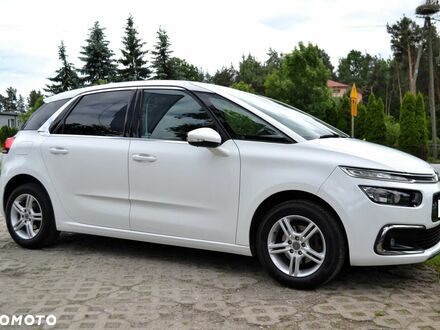 Ситроен С4 Пикассо 2017 в Европе на Automoto.ua Белый Ситроен С4 Пикассо, объемом двигателя 1 л и пробегом 154 тыс. км за 8451 $, фото 1 на Automoto.ua