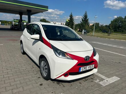 Тойота Айго 2015 в Европе на Automoto.ua Белый Тойота Айго, объемом двигателя 1 л и пробегом 236 тыс. км за 19900 $, фото 1 на Automoto.ua