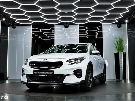 Киа XCeed 2022 в Европе на Automoto.ua Белый Киа XCeed, объемом двигателя 1 л и пробегом 29 тыс. км за 89899 $, фото 1 на Automoto.ua