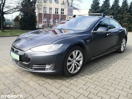 Тесла Модель С 2015 в Европе на Automoto.ua Серый Тесла Модель С, объемом двигателя 0 л и пробегом 103 тыс. км за 106000 $, фото 1 на Automoto.ua