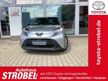 Тойота Айго 2022 в Европе на Automoto.ua Серебряный Тойота Айго, объемом двигателя 1 л и пробегом 34 тыс. км за 14895 $, фото 1 на Automoto.ua