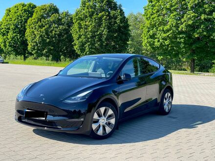 Черный Тесла Model Y, объемом двигателя 0 л и пробегом 33 тыс. км за 48751 $, фото 1 на Automoto.ua