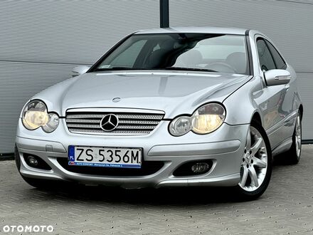 Мерседес Ц-Класс 2004 в Европе на Automoto.ua Серый Мерседес Ц-Класс, объемом двигателя 2.15 л и пробегом 241 тыс. км за 3390 $, фото 1 на Automoto.ua