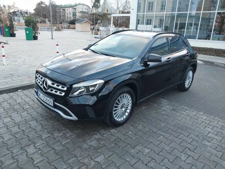 Мерседес ГЛА-Клас 2018 у Європі на Automoto.ua Чорний Мерседес ГЛА-Клас, об'ємом двигуна 1.6 л та пробігом 99 тис. км за 74500 $, фото 1 на Automoto.ua