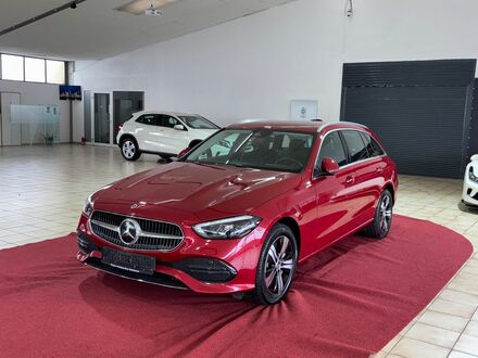 Мерседес Ц 300 2024 у Європі на Automoto.ua Червоний Мерседес Ц 300, об'ємом двигуна 2 л та пробігом 2 тис. км за 45556 $, фото 1 на Automoto.ua