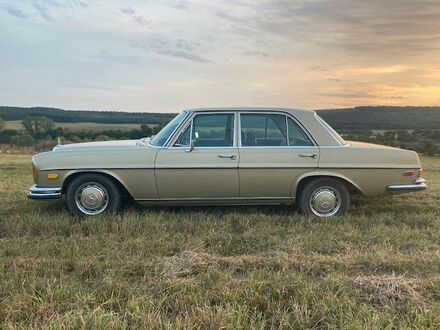 Мерседес 280 1970 в Европе на Automoto.ua Мерседес 280, объемом двигателя 0 л и пробегом 3 тыс. км за 45649 $, фото 1 на Automoto.ua