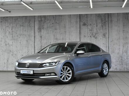 Фольксваген Пассат 2019 в Европе на Automoto.ua Серый Фольксваген Пассат, объемом двигателя 1 л и пробегом 171 тыс. км за 63900 $, фото 1 на Automoto.ua