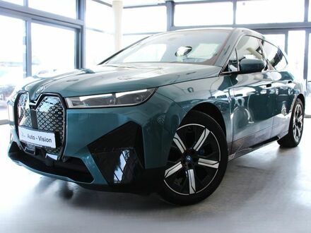БМВ iX 2021 в Европе на Automoto.ua Синий БМВ iX, объемом двигателя 0 л и пробегом 100 тыс. км за 61224 $, фото 1 на Automoto.ua