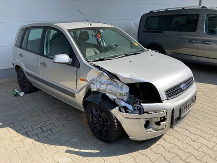 Форд Фьюжн 2009 в Европе на Automoto.ua Серебряный Форд Фьюжн, объемом двигателя 1.24 л и пробегом 250 тыс. км за 345 $, фото 1 на Automoto.ua