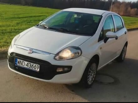 Фіат Пунто Ево 2009 у Європі на Automoto.ua Білий Фіат Пунто Ево, об'ємом двигуна 1 л та пробігом 208 тис. км за 2906 $, фото 1 на Automoto.ua