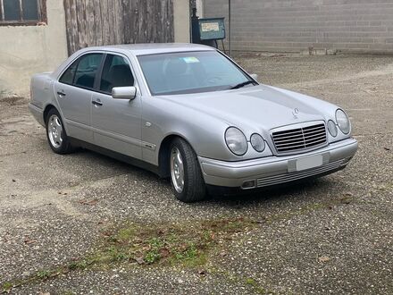 Мерседес E 200 1997 в Европе на Automoto.ua Мерседес E 200, объемом двигателя 2 л и пробегом 106 тыс. км за 8558 $, фото 1 на Automoto.ua