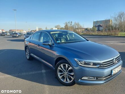 Фольксваген Пассат 2017 в Европе на Automoto.ua Синий Фольксваген Пассат, объемом двигателя 1 л и пробегом 69 тыс. км за 69000 $, фото 1 на Automoto.ua