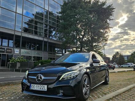 Мерседес Ц-Клас 2018 у Європі на Automoto.ua Зелений Мерседес Ц-Клас, об'ємом двигуна 1 л та пробігом 290 тис. км за 18645 $, фото 1 на Automoto.ua