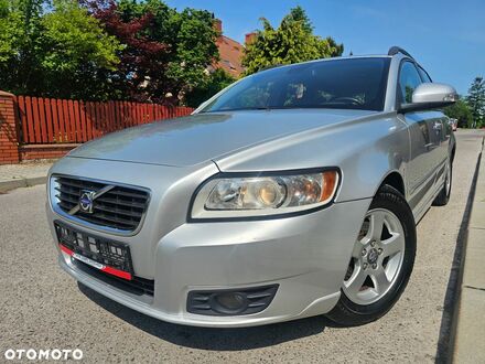Вольво V50 2010 у Європі на Automoto.ua Сірий Вольво V50, об'ємом двигуна 1 л та пробігом 240 тис. км за 4940 $, фото 1 на Automoto.ua