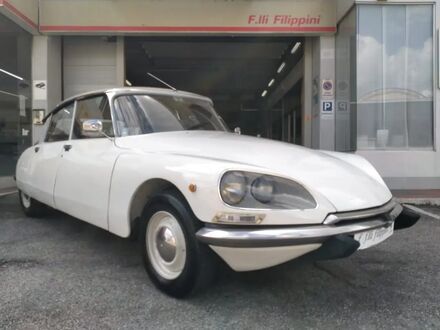 Ситроен ДС 1974 в Европе на Automoto.ua Белый Ситроен ДС, объемом двигателя 2 л и пробегом 200 тыс. км за 16914 $, фото 1 на Automoto.ua