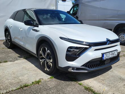 Ситроен C5X 2023 в Европе на Automoto.ua Белый Ситроен C5X, объемом двигателя 1 л и пробегом 16 тыс. км за 150000 $, фото 1 на Automoto.ua