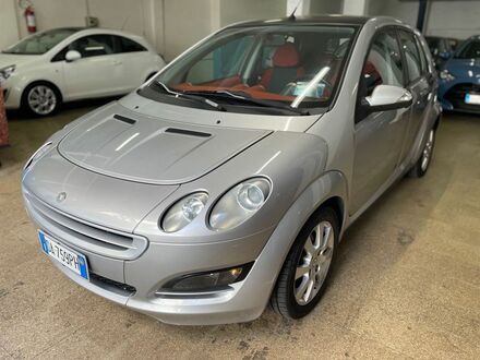Смарт Forfour 2006 у Європі на Automoto.ua Срібний Смарт Forfour, об'ємом двигуна 1.33 л та пробігом 70 тис. км за 4953 $, фото 1 на Automoto.ua