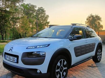Ситроен C4 Кактус 2015 в Европе на Automoto.ua Белый Ситроен C4 Кактус, объемом двигателя 1 л и пробегом 130 тыс. км за 6780 $, фото 1 на Automoto.ua