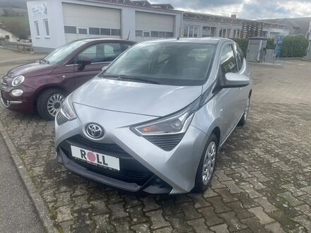 Тойота Айго 2019 в Европе на Automoto.ua Серый Тойота Айго, объемом двигателя 1 л и пробегом 18 тыс. км за 14134 $, фото 1 на Automoto.ua