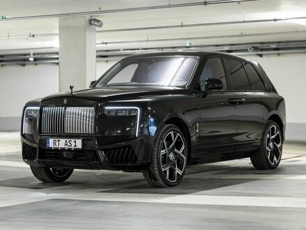 Ролс Ройс Cullinan 2025 у Європі на Automoto.ua Чорний Ролс Ройс Cullinan, об'ємом двигуна 6.75 л та пробігом 50 тис. км за 782376 $, фото 1 на Automoto.ua