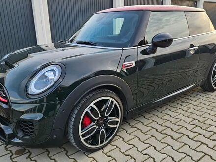 Мини John Cooper Works 2020 в Европе на Automoto.ua Зеленый Мини John Cooper Works, объемом двигателя 2 л и пробегом 66 тыс. км за 26974 $, фото 1 на Automoto.ua
