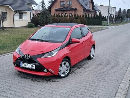 Тойота Айго 2016 в Европе на Automoto.ua Красный Тойота Айго, объемом двигателя 1 л и пробегом 93 тыс. км за 26999 $, фото 1 на Automoto.ua
