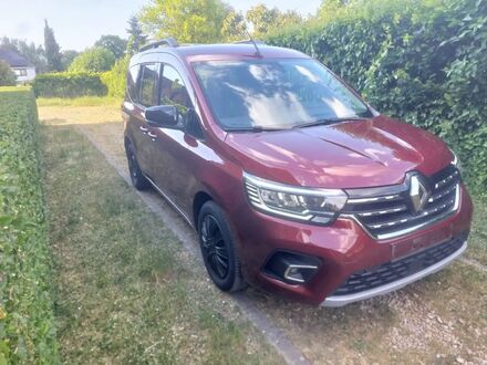 Рено Кєнгу 2021 у Європі на Automoto.ua Червоний Рено Кєнгу, об'ємом двигуна 0 л та пробігом 107 тис. км за 20004 $, фото 1 на Automoto.ua