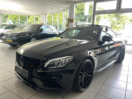Мерседес Ц 63 АМГ 2019 в Европе на Automoto.ua Черный Мерседес Ц 63 АМГ, объемом двигателя 3.98 л и пробегом 84 тыс. км за 73413 $, фото 1 на Automoto.ua
