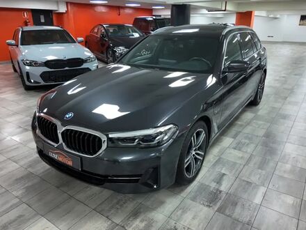 БМВ 530 2021 в Европе на Automoto.ua Серебряный БМВ 530, объемом двигателя 2 л и пробегом 45 тыс. км за 43356 $, фото 1 на Automoto.ua