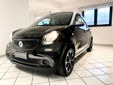 Смарт Forfour 2015 у Європі на Automoto.ua Чорний Смарт Forfour, об'ємом двигуна 1 л та пробігом 84 тис. км за 10284 $, фото 1 на Automoto.ua