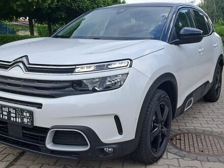 Ситроен C5 Aircross 2019 в Европе на Automoto.ua Белый Ситроен C5 Aircross, объемом двигателя 1 л и пробегом 157 тыс. км за 16199 $, фото 1 на Automoto.ua