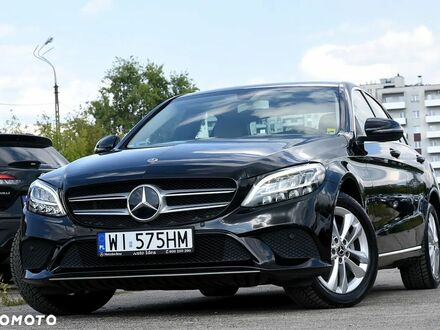 Мерседес Ц-Клас 2018 у Європі на Automoto.ua Чорний Мерседес Ц-Клас, об'ємом двигуна 1 л та пробігом 137 тис. км за 89973 $, фото 1 на Automoto.ua