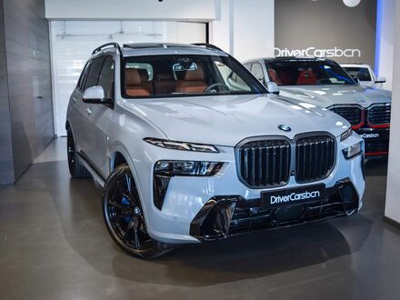 БМВ X7 2024 в Европе на Automoto.ua Серый БМВ X7, объемом двигателя 2.99 л и пробегом 6 тыс. км за 124709 $, фото 1 на Automoto.ua