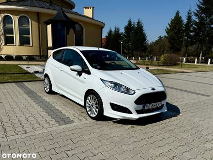 Форд Фиеста 2013 в Европе на Automoto.ua Белый Форд Фиеста, объемом двигателя 1 л и пробегом 153 тыс. км за 22500 $, фото 1 на Automoto.ua